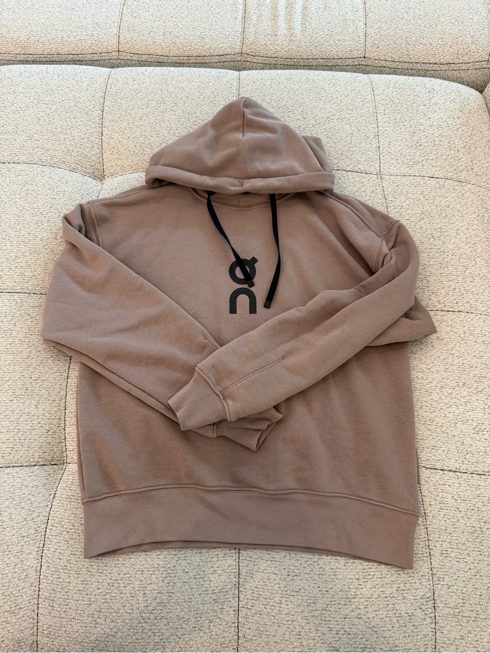 On Cloud Club Hoodie in Desert - Run On Clouds